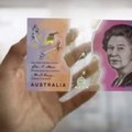 Video: Pekná je tá nová austrálska päťdolárovka, len sa ňou nedá platiť v automatoch Video: Pekná je tá nová austrálska päťdolárovka, len sa ňou nedá platiť v automatoch