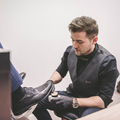 S topánkami ako k barberovi! S topánkami ako k barberovi!