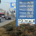Benzíny a nafta budú na Slovensku od piatka lacnejšie Benzíny a nafta budú na Slovensku od piatka lacnejšie