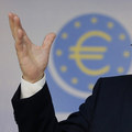 Bl�i sa septembrov� zasadnutie ECB: Ozn�mi Draghi roz��renie kvantitat�vneho uvo��ovania?
