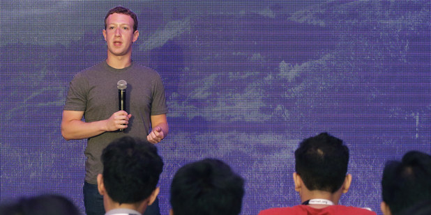 Nie je to povera: Prav� d�vod pre�o boh�� Mark Zuckerberg nos� st�le rovnak� tri�ko