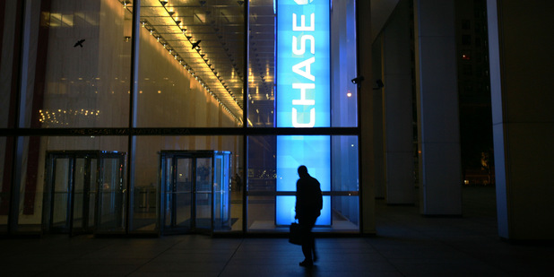 Skok zo strechy JP Morgan: Bola to samovra�da!