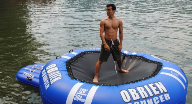 R�chle peniaze: Mlad�k h�ad� priate�ku, ak mu ju dohod�te, zaplat� v�m 10 000