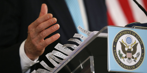 Putinovi spojenci str�caj� kv�li krymskej kr�ze miliardy