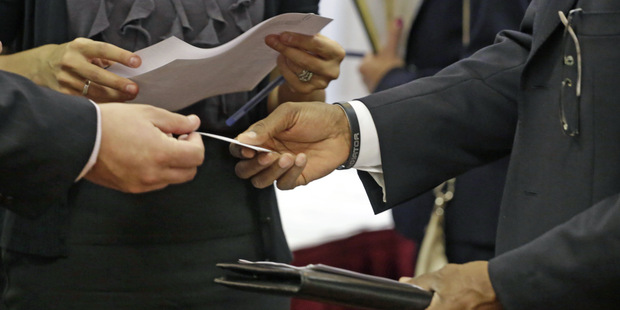 Zbavíme vás vašich dlhov! A vyrobíme nové Zbavíme vás vašich dlhov! A vyrobíme nové