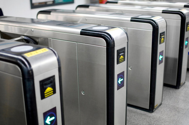 Dovolenka s kartou: Nepla�te hotovos�ou, pokia� nemus�te