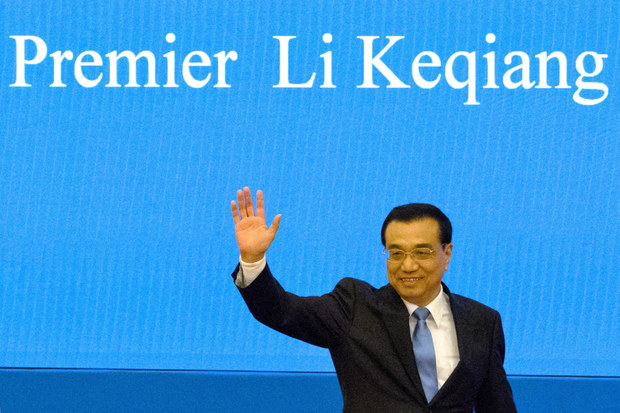 Ako zmera� ekonomick� rast: Sta�� no�n� poh�ad z vesm�ru