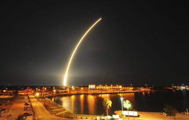 Mili�ny sa prelievaj� z jednej firmy do druhej: Spoznajte fungovanie ekonomiky menom Elon Musk