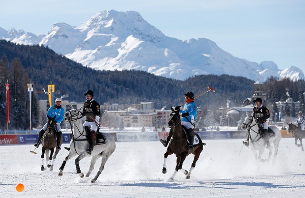 Kr�za rub�a: Namiesto �vaj�iarskych �lp dovolenka doma