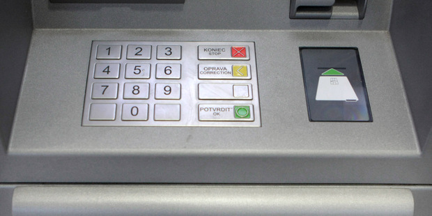 Bankomat vytrhn�� tereniakom? Ak� detinsk�!