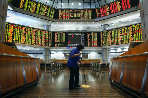 Prepad trhu poňali mladí po svojom: My strach nemáme, nakupujeme! Prepad trhu poňali mladí po svojom: My strach nemáme, nakupujeme!