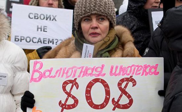 Politick� intrigy Z�padu: Putin pom��, nem�me na spl�canie hypot�k!