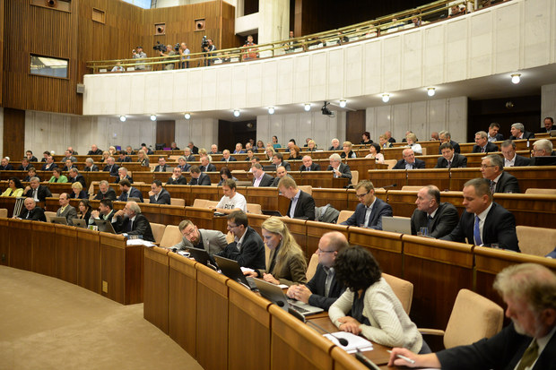 Poslanci schv�lili posledn� rozpo�et s��asnej vl�dy