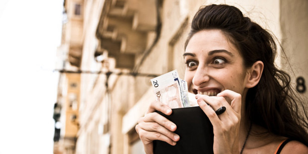 Desa� kradm�ch sp�sobov, ako zisti� pr�jmy svojho partnera