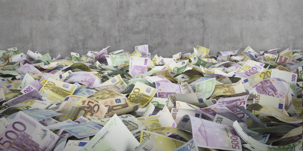 Centr�lne banky u� str�caj� kontrolu: �ijeme vo svete, kde je pr�li� ve�a dlhov a m�lo rastu