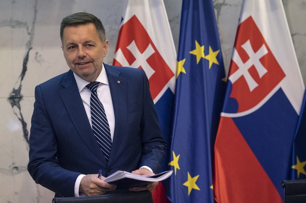 NAKA obvinila guvernéra Národnej banky Slovenska Petra Kažimíra z prečinu podplácania, necíti sa byť vinný