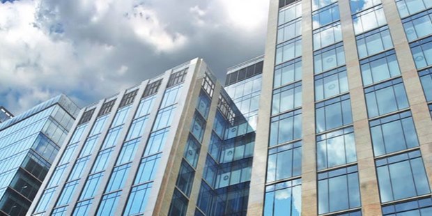 Prepad komer�n�ch nehnute�nost� v Rusku: Kancel�rie miliard�ra Abramovi�a z�vaj� pr�zdnotou 