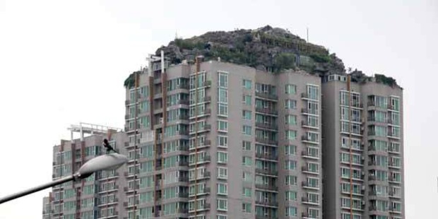 Vila na streche panel�ku: Ileg�lne stavenisko tolerovali �es� rokov 