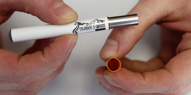 Elektronick�m cigaret�m sa presadi� nedar�, E� zatia� ich predaj nereguluje