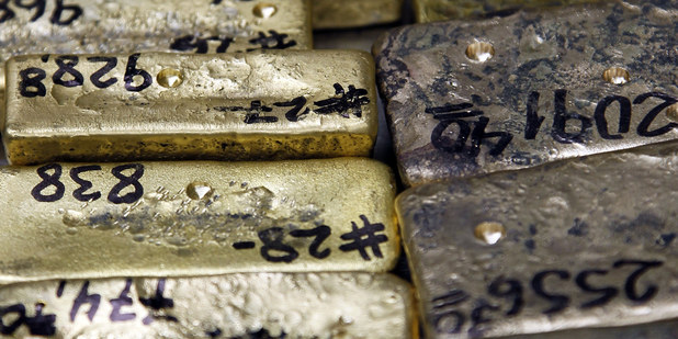 Pre�o futures zlata a striebra s� ako hra v zmanipulovanom kas�ne