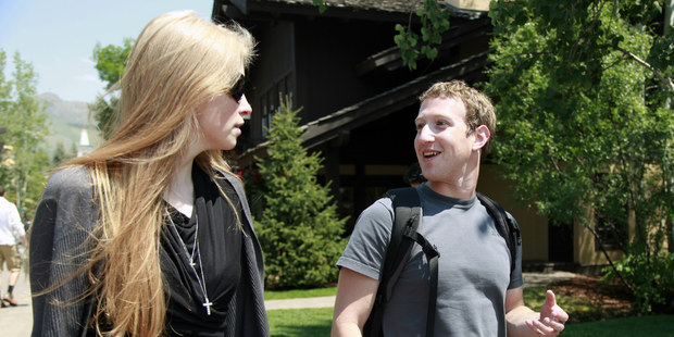 Nie je to povera: Prav� d�vod pre�o boh�� Mark Zuckerberg nos� st�le rovnak� tri�ko