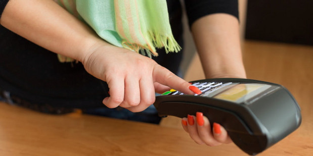 Milióny z bankomatu: Hackeri prišli na spôsob, ako zneužiť medzinárodný peňažný prevod Milióny z bankomatu: Hackeri prišli na spôsob, ako zneužiť medzinárodný peňažný prevod