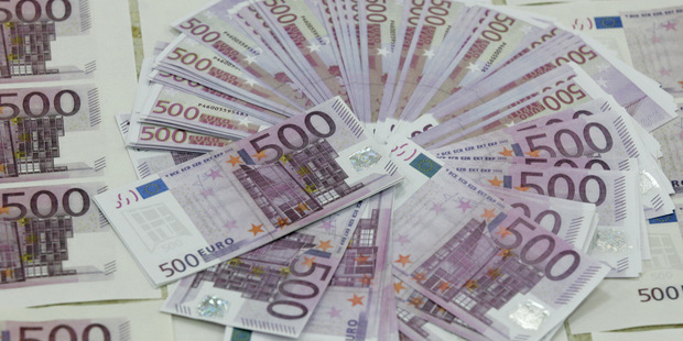 Zru�te 500 eurov� bankovky, nemaj� zmysel!