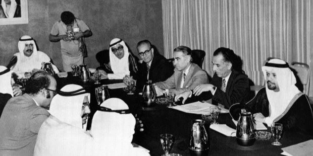 OPEC u� viac nie je kartelom, viac sed� ozna�enie svetov� ropn� centr�lna banka