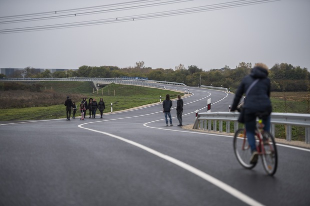 Pre motoristov otvorili prvú etapu Malokarpatského obchvatu (foto) Pre motoristov otvorili prvú etapu Malokarpatského obchvatu (foto)