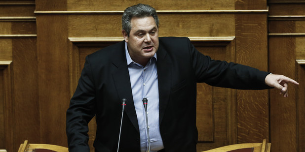 Gr�cky minister obrany varuje pre efektom domino, ak Gr�cko od�de z euroz�ny