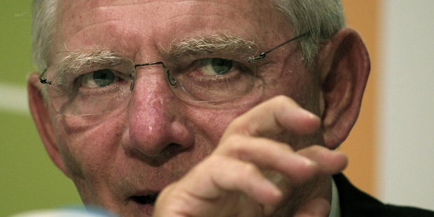 Prehlbuj�ci sa zm�tok v Eur�pe: Prijatie eura bolo chybou