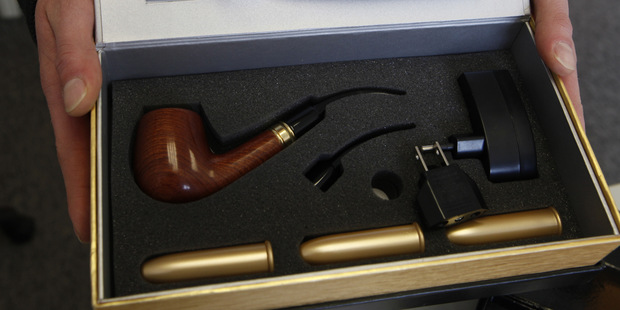 Elektronick�m cigaret�m sa presadi� nedar�, E� zatia� ich predaj nereguluje