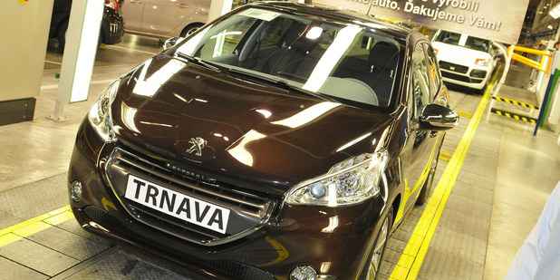 V trnavskej automobilke vyrobili naj�spornej�� Peugeot 208
