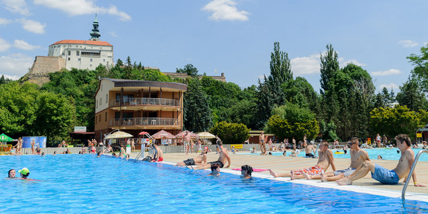 Letný prieskum kúpalísk: Detské ihrisko, párky a internet Letný prieskum kúpalísk: Detské ihrisko, párky a internet