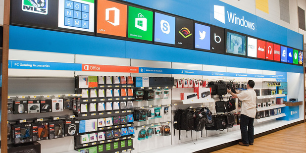 Vlastn� akcion�ri �aluj� Microsoft: Firma tajila, �e ich tablet bol od za�iatku prepad�k