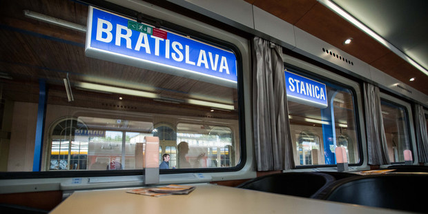 Vlaky pre �tudentov a d�chodcov zadarmo n�s vyjd� draho, zaplat�me to dvakr�t