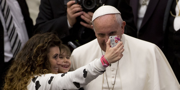 Podnikate�sk� Vatik�n: Na �om katol�cka cirkev zar�ba a za �o utr�ca