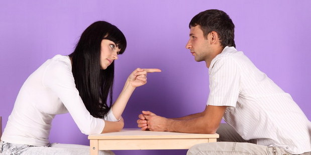 �omu sa vo finan�nom svete vyvarova�, aby sa v�m nerozpadlo aj �al�ie man�elstvo