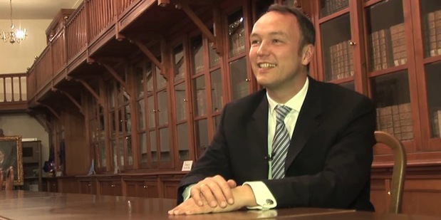 Pre�o infl�cia chr�ni bohat�ch a ubli�uje chudobn�m