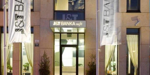 J&T Banke sa zadarilo: Na �veroch ECB zarobila desiatky mili�nov eur