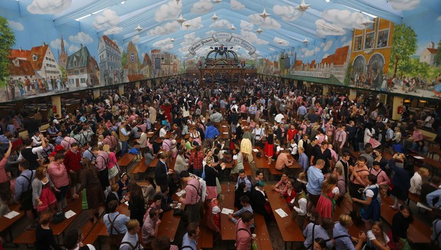 Dobre funguj�ci stroj na peniaze: Oktoberfest m� hodnotu miliardy eur
