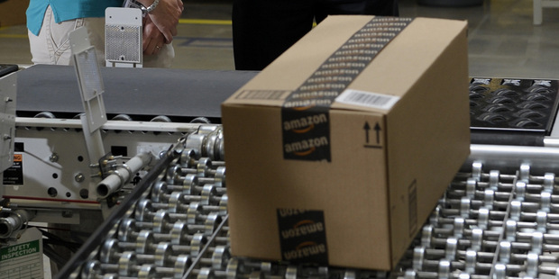 Amazonu hroz� pred Vianocami kolaps, zamestnanci chc� �trajkova�