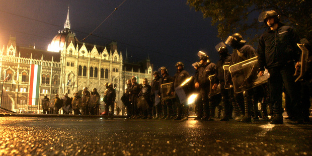 Ma�arsko ide vlastnou cestou, ale kam?