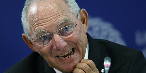 Prehlbuj�ci sa zm�tok v Eur�pe: Prijatie eura bolo chybou