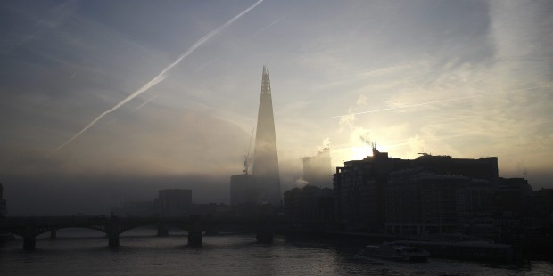 BlackRock a JPMorgan by mohli pom�c� Par�u prevzia� Lond�nu po Brexite finan�n� tr�n