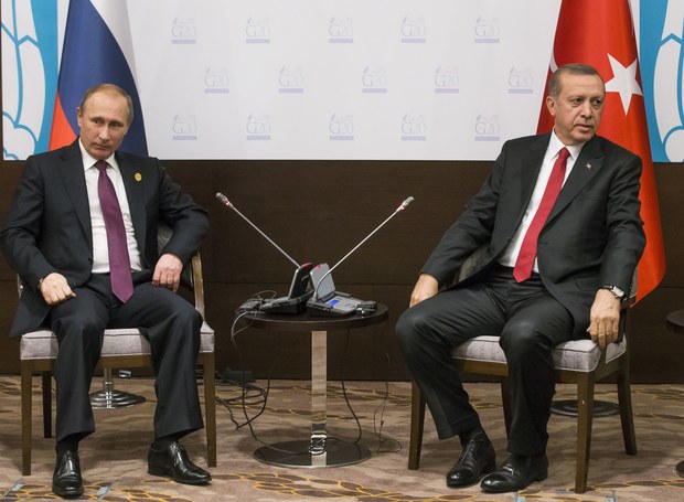 Premi�r Medvedev pohrozil: Tureck� firmy m��u pr�s� o podiel na trhu, spolo�n� projekty prehodnot�me