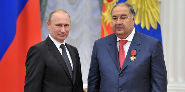Ali�er Usmanov (vpravo), m� pod�a odhadu �asopisu Forbes majetok v hodnote 18,6 miliardy dol�rov.