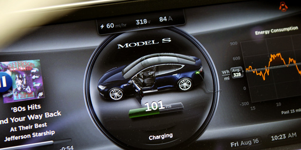 Tesla Motors: Milion�ri si luxusn� elektroauto objedn�vaj� �na slepo�