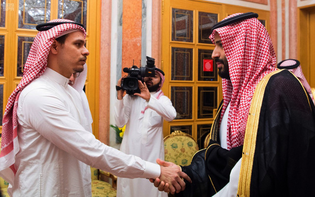 Saudský korunný princ Mohammed bin Salman (vpravo) a Salah Khashoggi, syn Jamala Khashoggiho