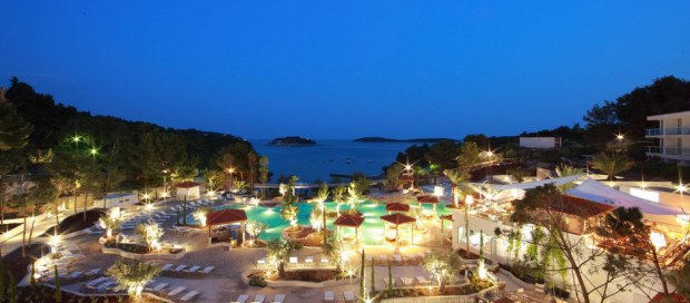 J&T vidí potenciál letoviska Sunčani Hvar, kupuje 16 % podiel od Orco Property Group J&T vidí potenciál letoviska Sunčani Hvar, kupuje 16 % podiel od Orco Property Group